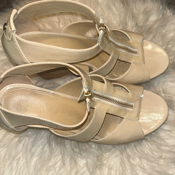 Michael Kors wedges sandals in a size 9 women’s. - Picture 2 of 7